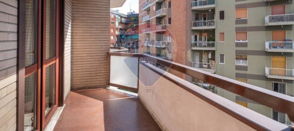 2 bedrooms Apartment in Milan, Italy No. 352225 5