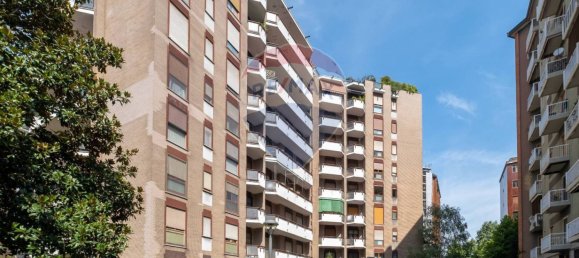 2 bedrooms Apartment in Milan, Italy No. 352225 24