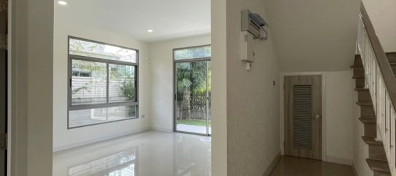 Кафе / ресторан с 4 спальнями в Бангкок, Таиланд № 12198 4