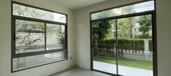 Кафе / ресторан с 4 спальнями в Бангкок, Таиланд № 12198 3