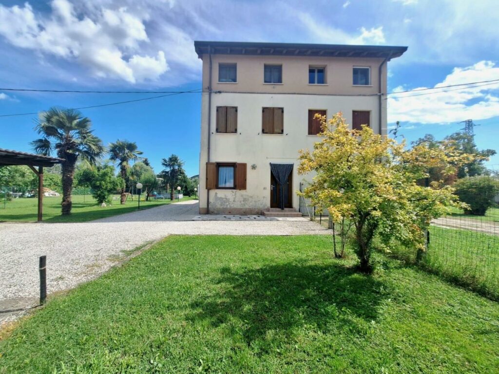 2 Schlafzimmer Haus in Udine, Italy, Nr. 270191