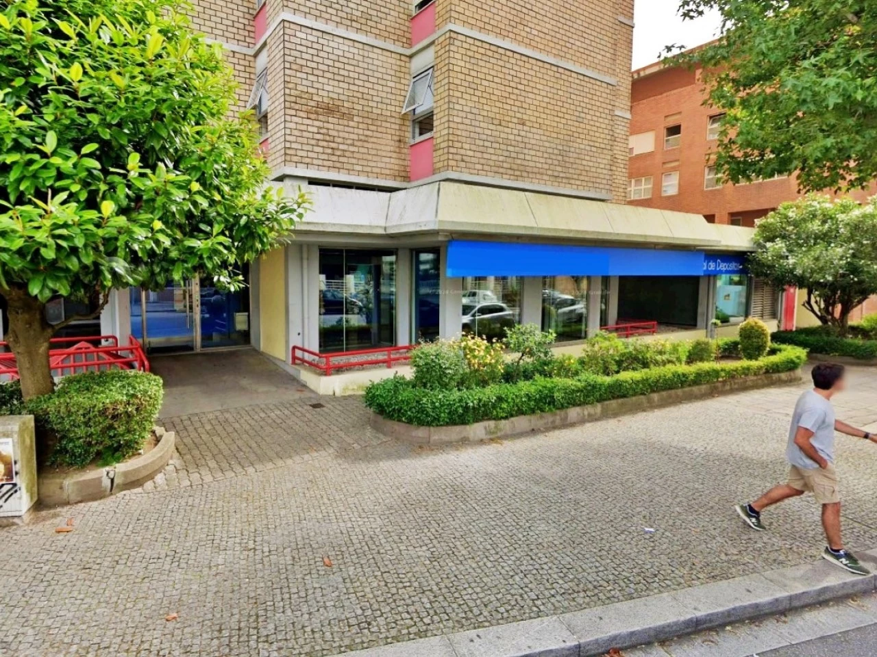 231m² Commercial property in Senhora da Hora, Portugal No. 201927