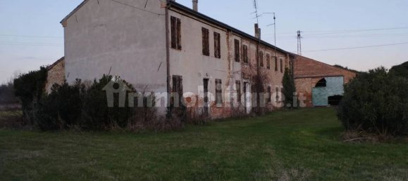 4 bedrooms House in Piacenza d'Adige, Italy No. 198896 3