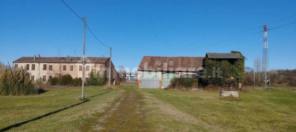 4 bedrooms House in Piacenza d'Adige, Italy No. 198896 10