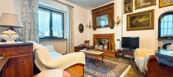 4 bedrooms Villa in Oleggio, Italy No. 377487 9