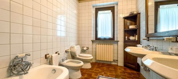 4 bedrooms Villa in Oleggio, Italy No. 377487 16