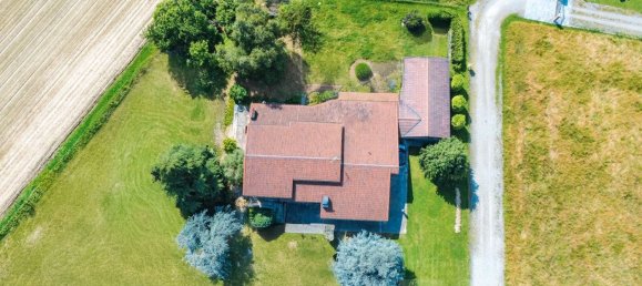 4 bedrooms Villa in Oleggio, Italy No. 377487 2