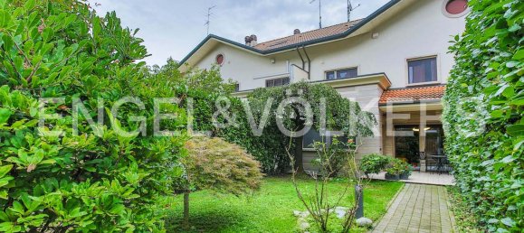 4 غرف نوم فيلا في Segrate, Italy رقم 136018 20