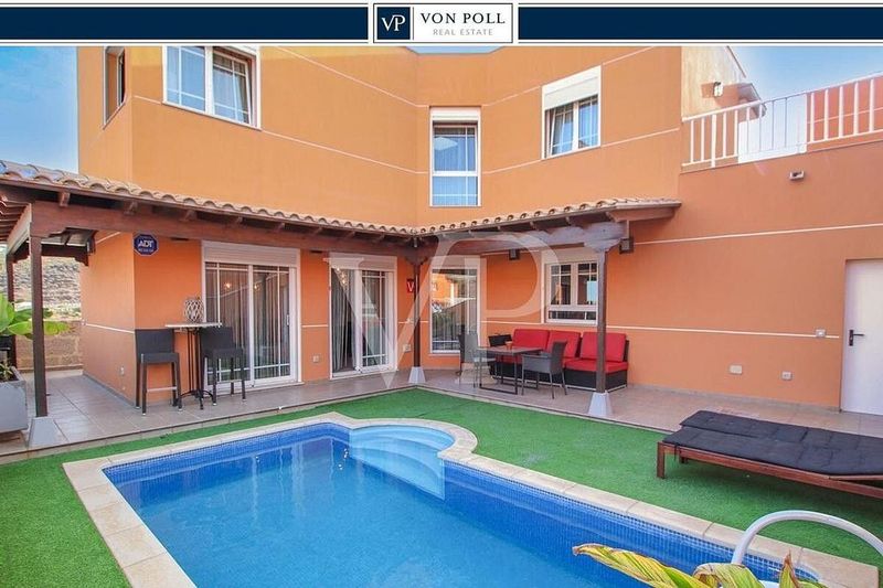 4 bedrooms House in Arona, Spain No. 229532