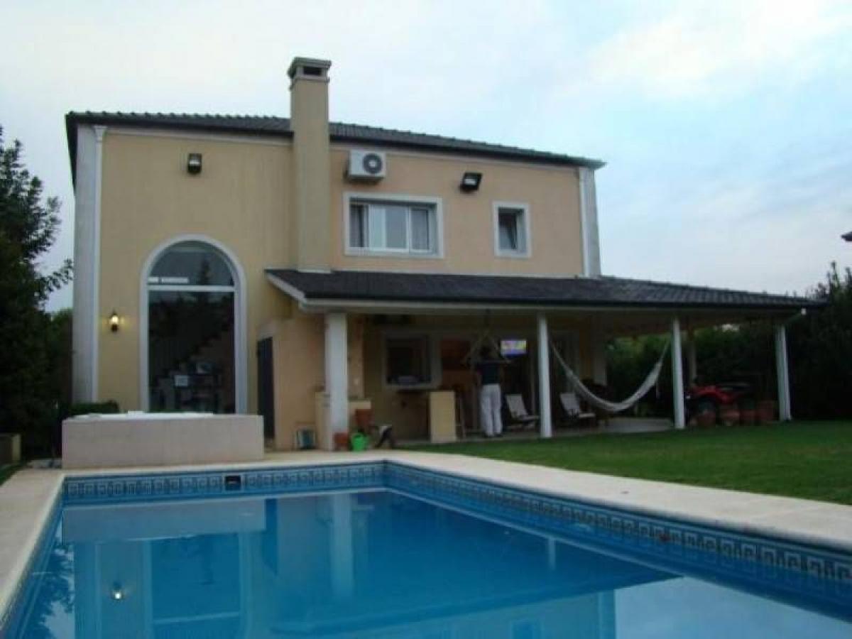 Дом с 3 спальнями в Пилар, Аргентина № 60195