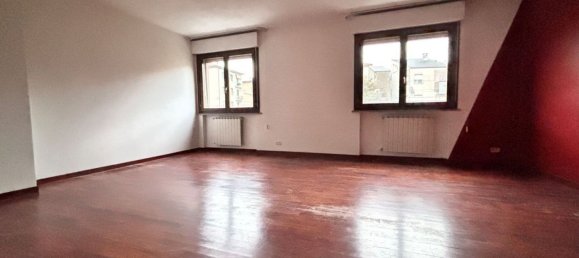 4 rooms Apartment in Arezzo, Italy No. 222130 2