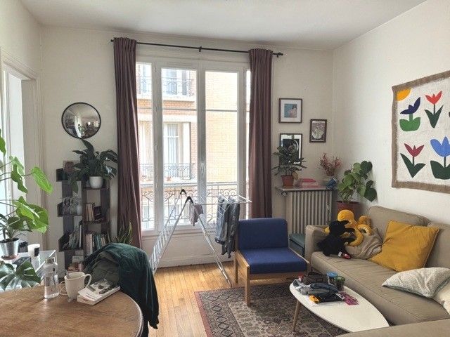 2 bedrooms Apartment in Paris, France No. 188160