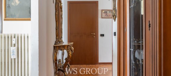 3 rooms Apartment in Monza, Italy No. 314357 8