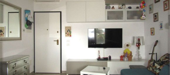 2 rooms Apartment in Pistoia, Italy No. 262278 3