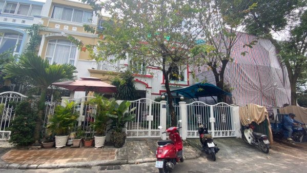 126m² House in District 7, Vietnam No. 7250