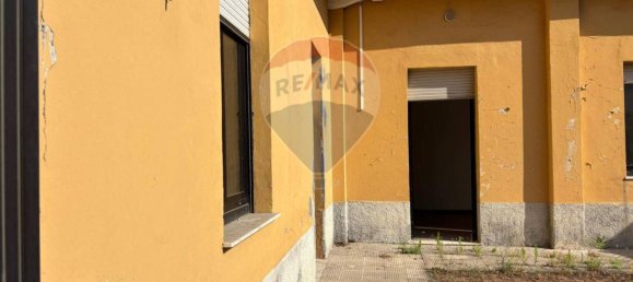 5 rooms Commercial property in Busto Arsizio, Italy No. 378648 8