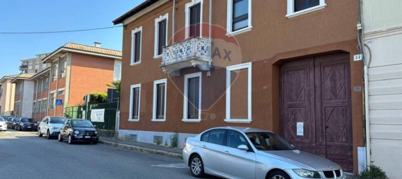 5 rooms Commercial property in Busto Arsizio, Italy No. 378648 4