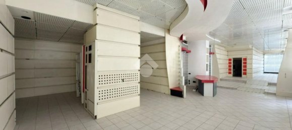 245m² Commercial property in Ivrea, Italy No. 380160 2