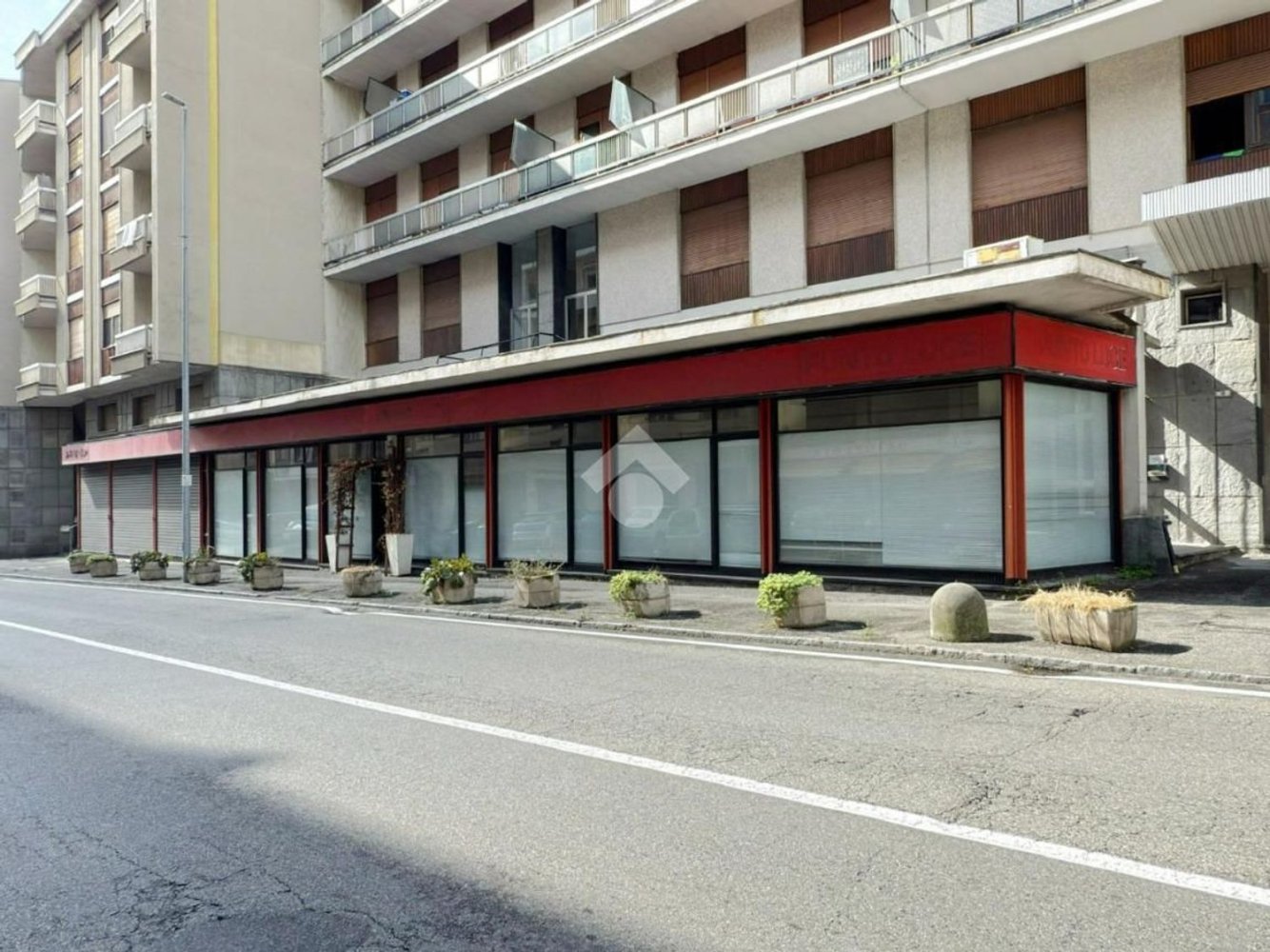 245m² Commercial property in Ivrea, Italy No. 380160