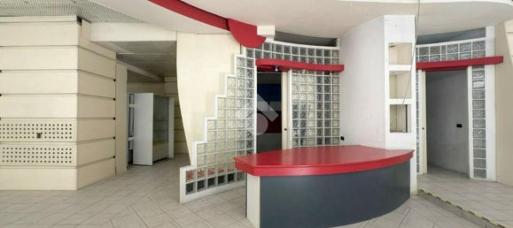 245m² Commercial property in Ivrea, Italy No. 380160 3