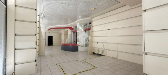 245m² Commercial property in Ivrea, Italy No. 380160 5