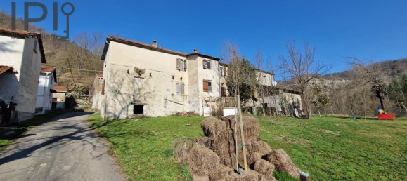 4 bedrooms House in Piana Crixia, Italy No. 121170 2