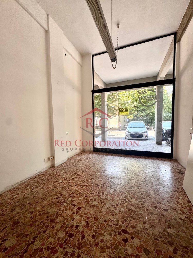 Propriété commerciale à Reggio Emilia, Italy 63m² No. 277364