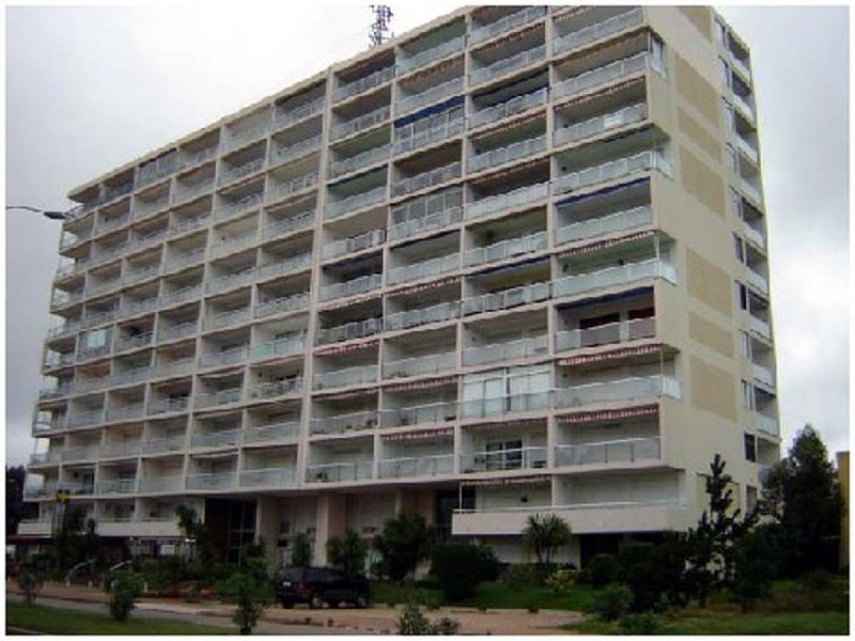 Apartamento de 2 dormitorios en Maldonado, Uruguay No. 15
