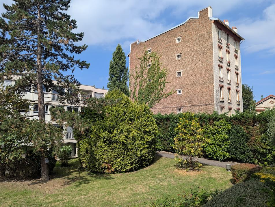 Квартира с 4 комнатами в Фонтене-су-Буа, Франция № 364065