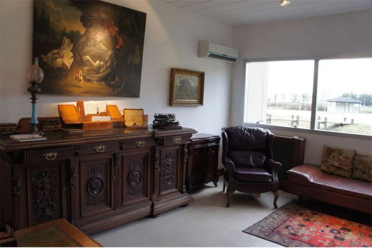 38m² Office in Tigre, Argentina No. 22947