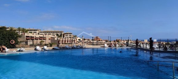 Apartamento de 2 dormitorios en Adeje, Spain No. 35859 3