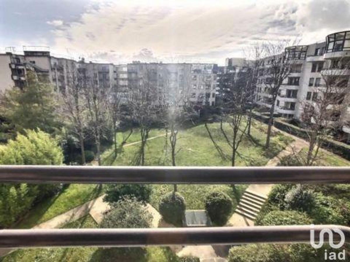 Condominio de 2 dormitorios en Suresnes, France No. 30347