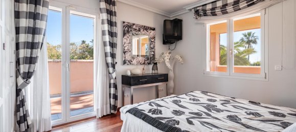 8 bedrooms Villa in Estepona, Spain No. 24226 10