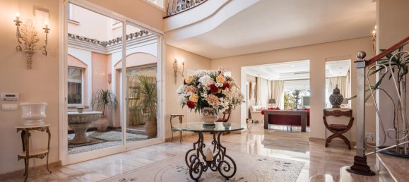 8 bedrooms Villa in Estepona, Spain No. 24226 25