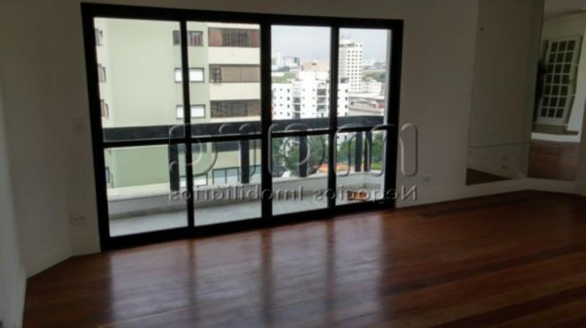 Casa de 4 dormitorios en Sao Paulo, Brazil No. 452015