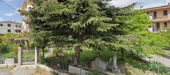 5 rooms Apartment in Morrovalle, Italy No. 95255 2