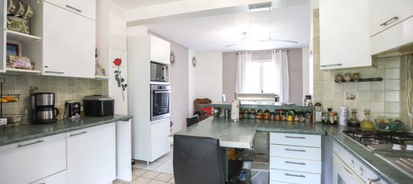 6 bedrooms House in Orgerus, France No. 169445 4