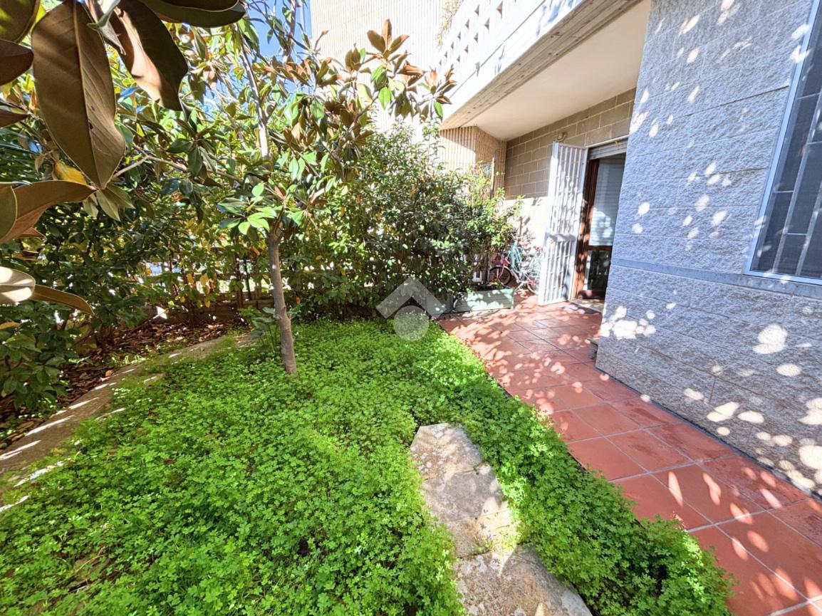 Квартира с 4 комнатами в Лечче, Италия № 143166