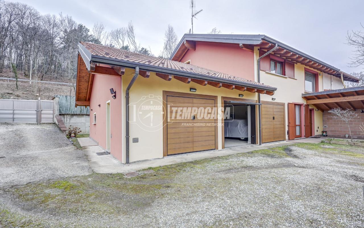 4 rooms Villa in Borgo Ticino, Italy No. 37770