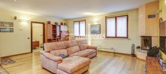 4 rooms Villa in Borgo Ticino, Italy No. 37770 8