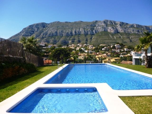 4 bedrooms Villa in Denia, Spain No. 202785