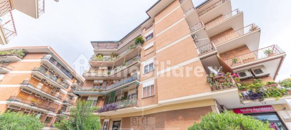 3 bedrooms Apartment in Rome, Italy No. 273956 3