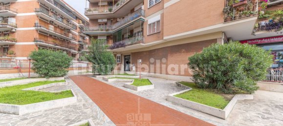 3 bedrooms Apartment in Rome, Italy No. 273956 2