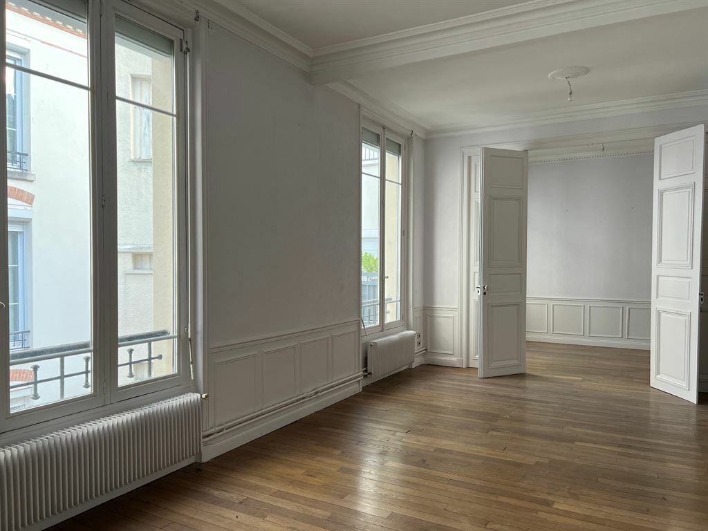3 bedrooms Apartment in Reims, France No. 265259