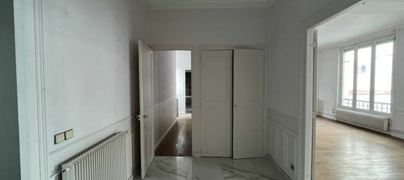 3 bedrooms Apartment in Reims, France No. 265259 8