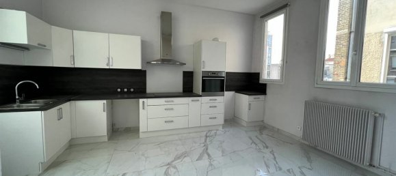 3 bedrooms Apartment in Reims, France No. 265259 9