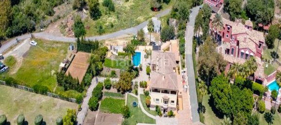 10 bedrooms House in La Quinta, Spain No. 37652 8