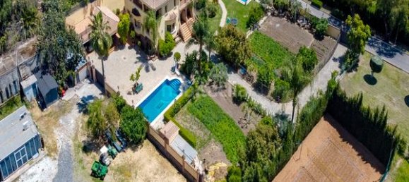 10 bedrooms House in La Quinta, Spain No. 37652 12