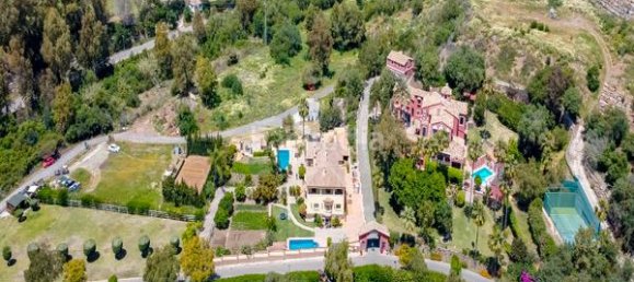 10 bedrooms House in La Quinta, Spain No. 37652 21