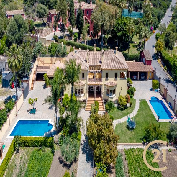 10 bedrooms House in La Quinta, Spain No. 37652